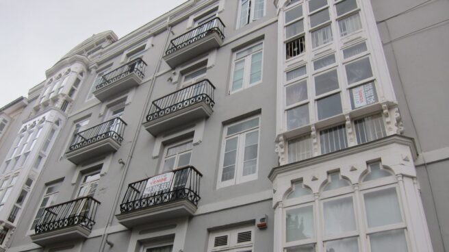 Las hipotecas se han disparado en 2016. Un piso en venta en un edificio, en marzo pasado: cada vez hay más hipotecas.