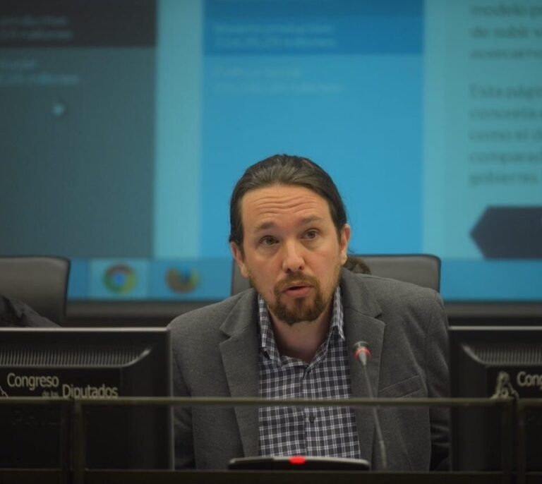 Podemos plantea relajar el déficit y elevar un 7% el impuesto de los beneficios a la banca