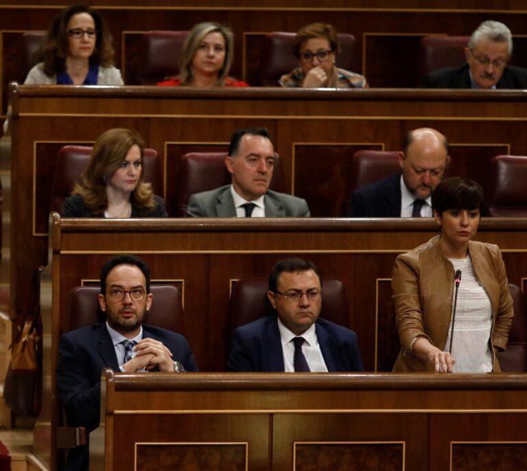 El PSOE pide la comparecencia de 82 altos cargos para los PGE y Podemos más de 200