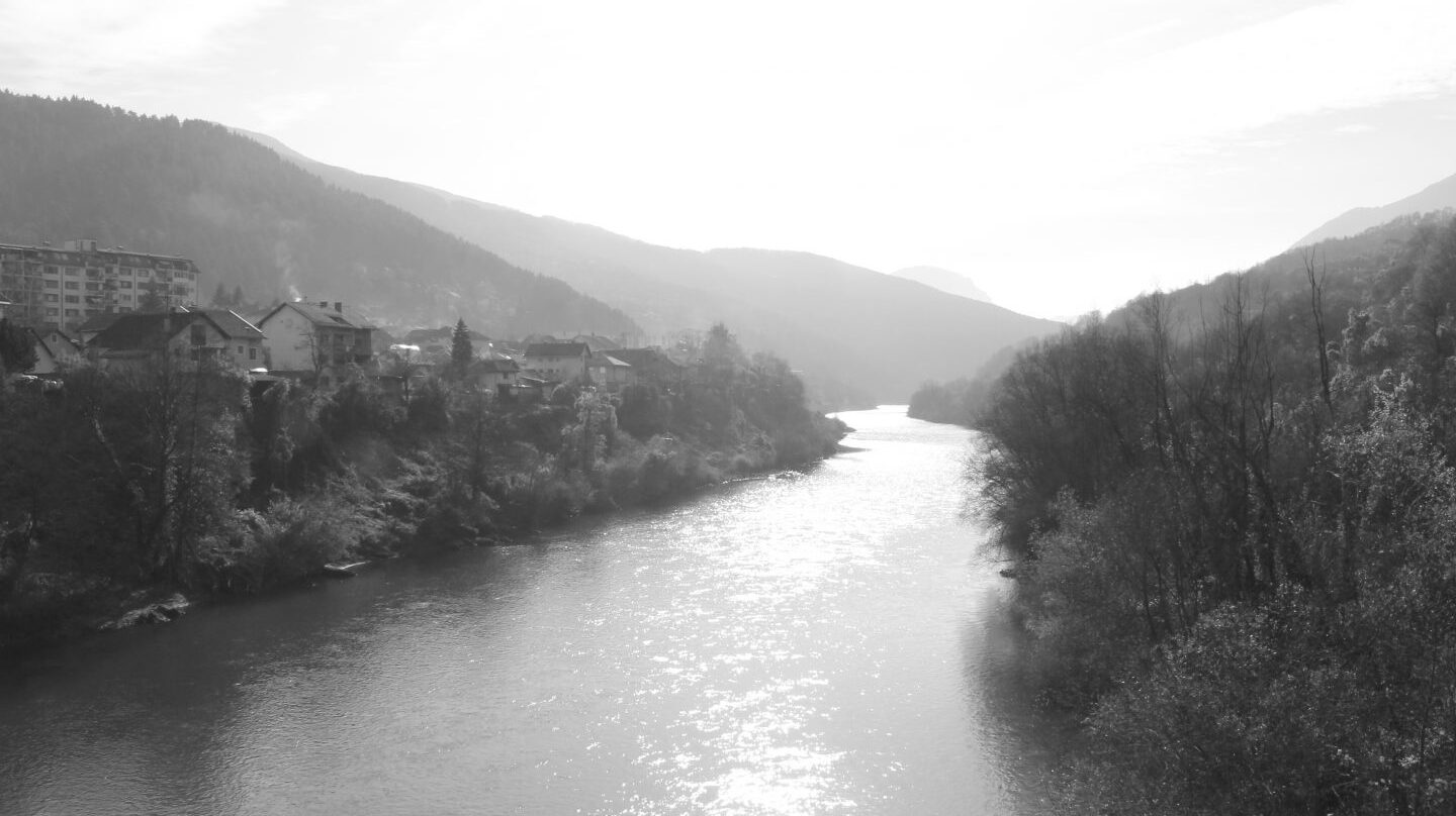 Río Drina junto a Foca