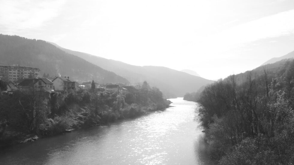Río Drina junto a Foca