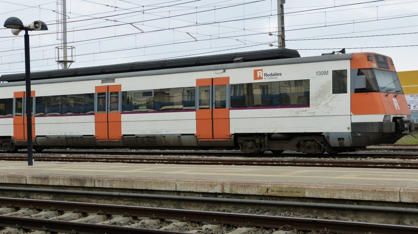 Los trenes de Cercanías, como el de la imagen, se verán beneficiados por el contrato de Renfe.