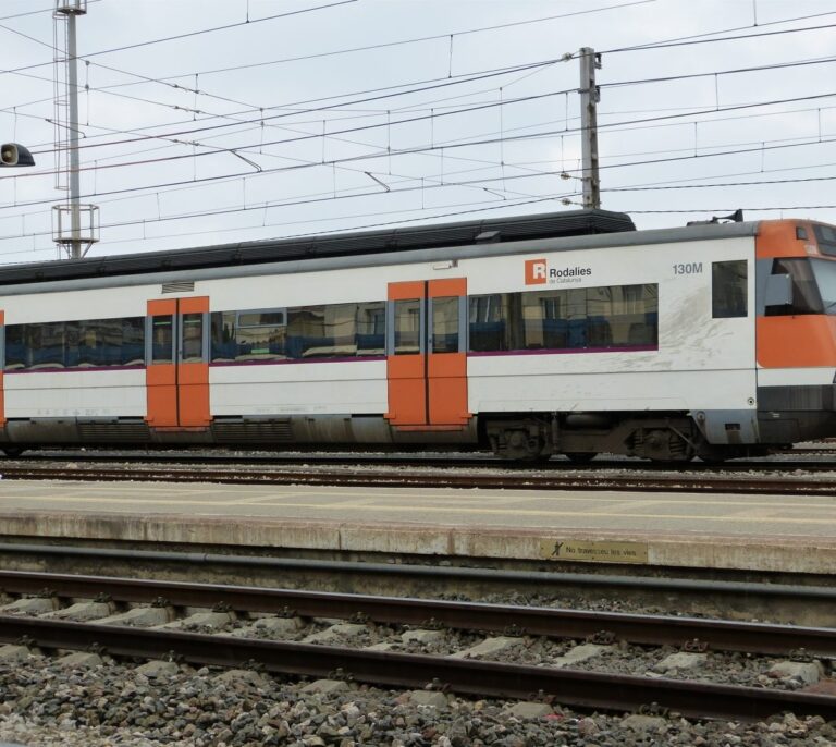 Un tren en el que viajaban 35 personas descarrila en Girona sin causar heridos