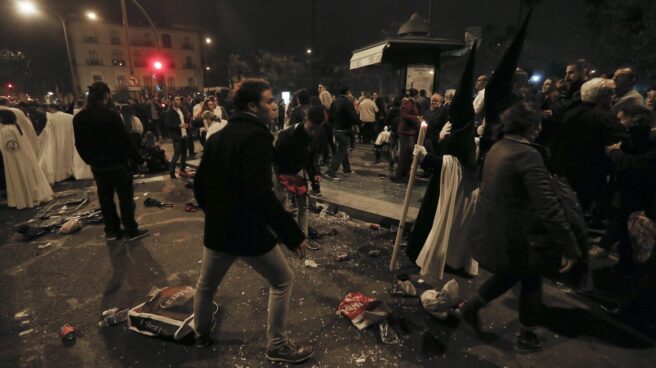 Ocho detenidos y 17 heridos, uno grave, en los incidentes de la 'Madrugá' de Sevilla