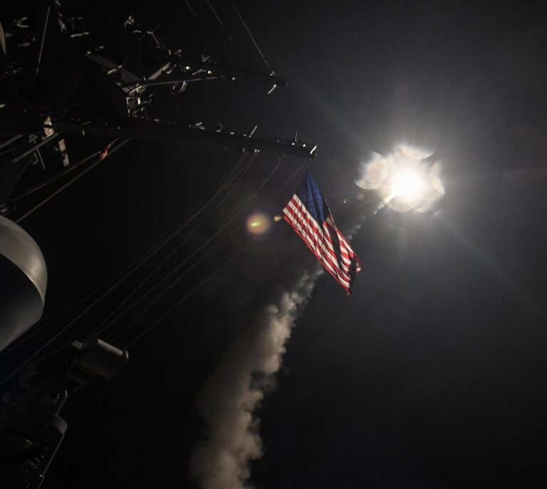 El Gobierno español cree que el bombardeo de EEUU es una respuesta 'medida'