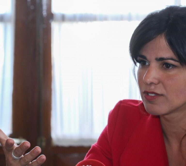 Teresa Rodríguez: "Quitar a Díaz del poder es una tentación, pero no para dárselo al PP"