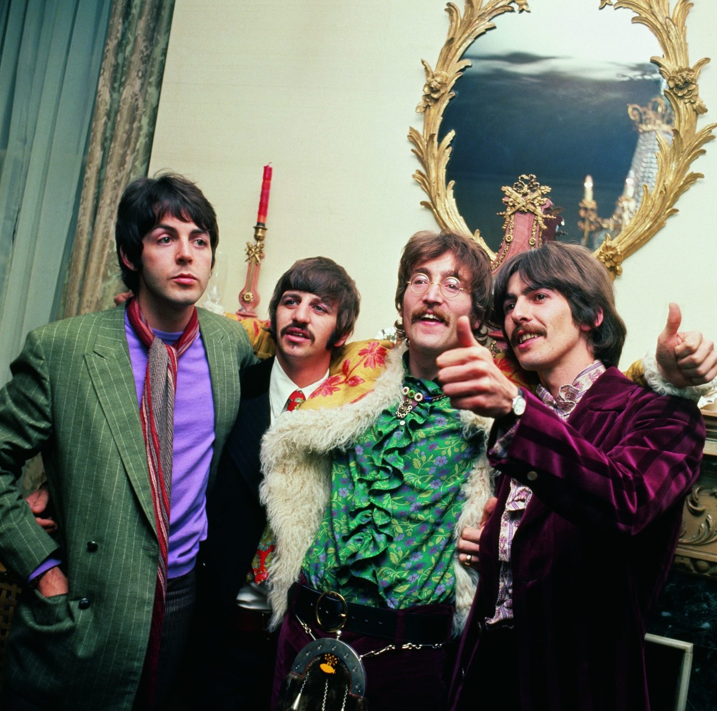The Beatles en casa de su manager, Brian Epstein durante la fiesta de lanzamiento de 'Sgt. Pepper’s Lonely Hearts Club Band', el 19 de mayo de 1967.
