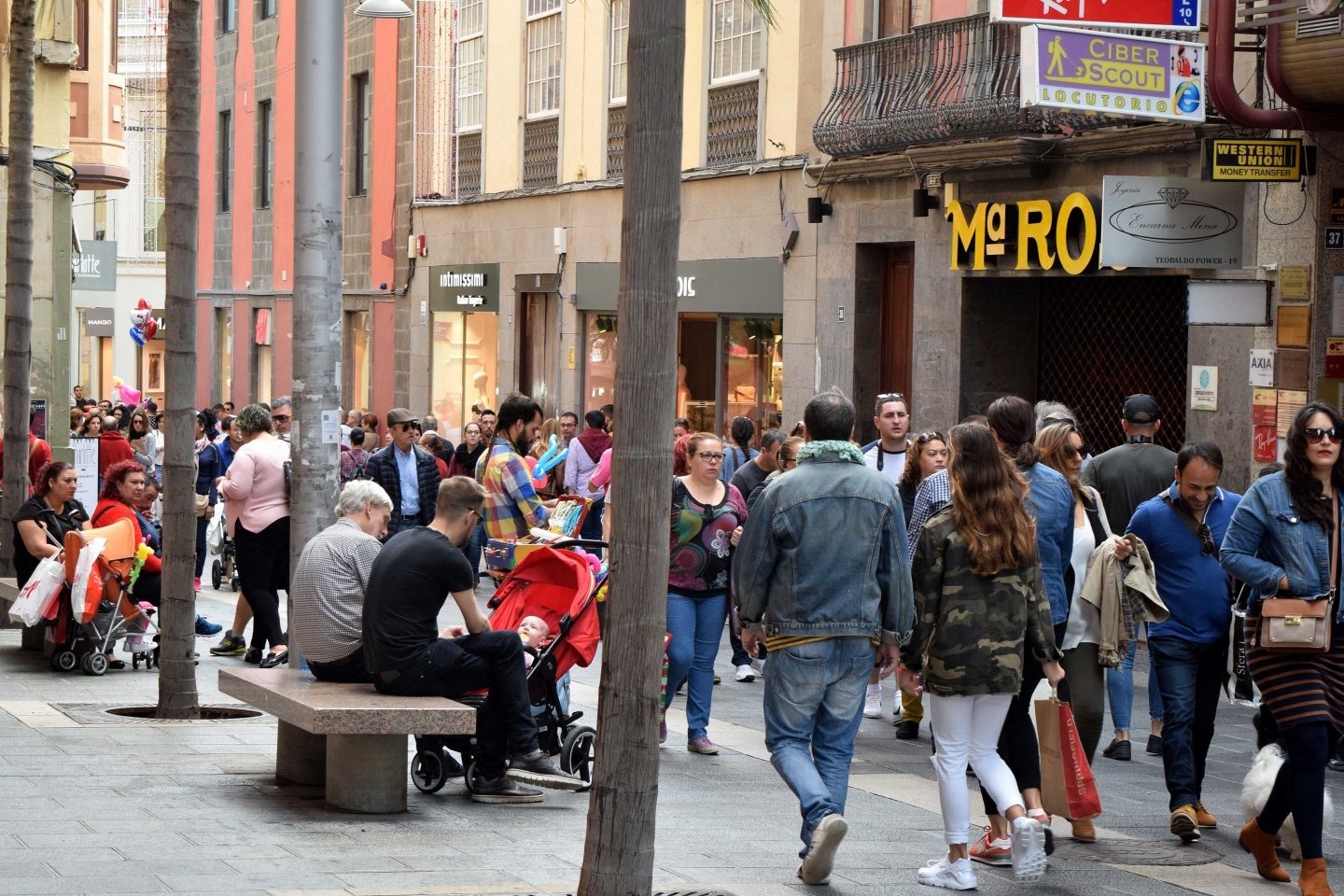 los turistas extracomunitarios dejan unos 2.000 millones de euros anuales