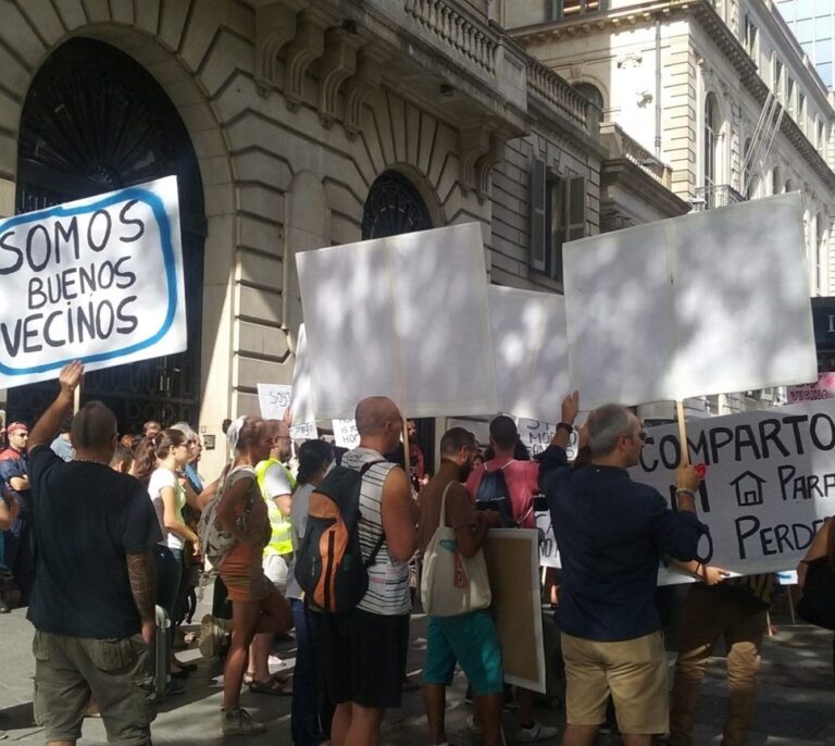 Los costes de la guerra turística de Ada Colau