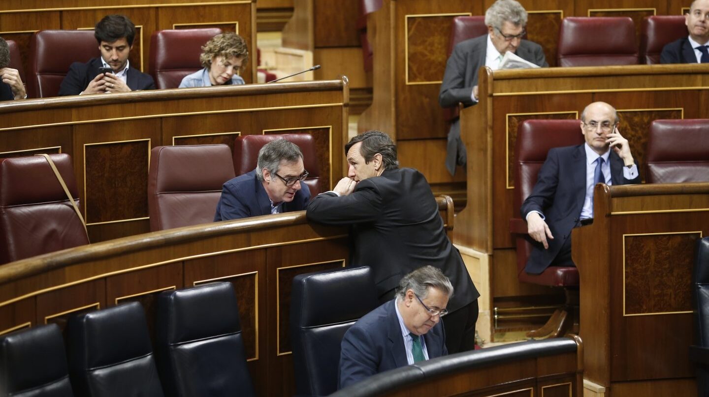 José Manuel Villegas, junto a Rafael Hernando en el Congreso.