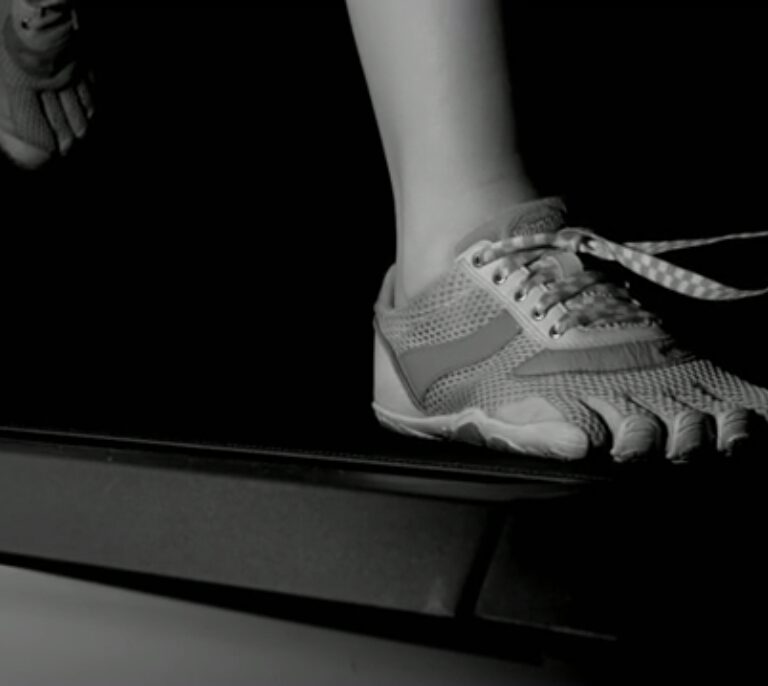 Descubren por qué se desatan los cordones de los zapatos