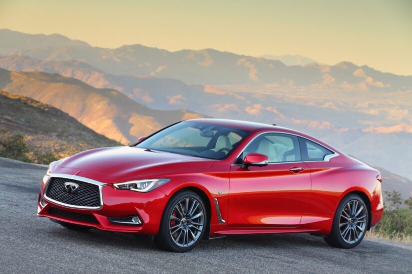 El coupé Q60, de Infiniti, combina dinamismo y diseño. Su precioso diseño oculta un potente motor de gasolina V6 biturbo de 3 litros de cilindrada que desarrolla 405 CV.