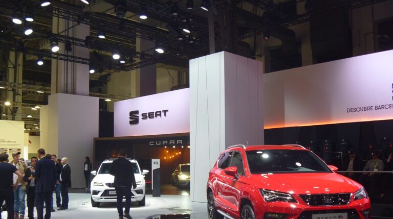 Novedad mundial en el Automobile Barcelona es, el Seat Ateca FR. La variante más deportiva del exitoso SUV compacto de Seat estrena un nuevo motor de gasolina 2.0 TSI (190 CV).
