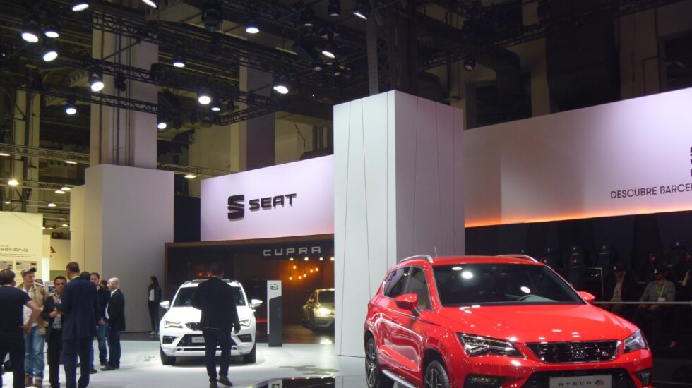 Novedad mundial en el Automobile Barcelona es, el Seat Ateca FR. La variante más deportiva del exitoso SUV compacto de Seat estrena un nuevo motor de gasolina 2.0 TSI (190 CV).