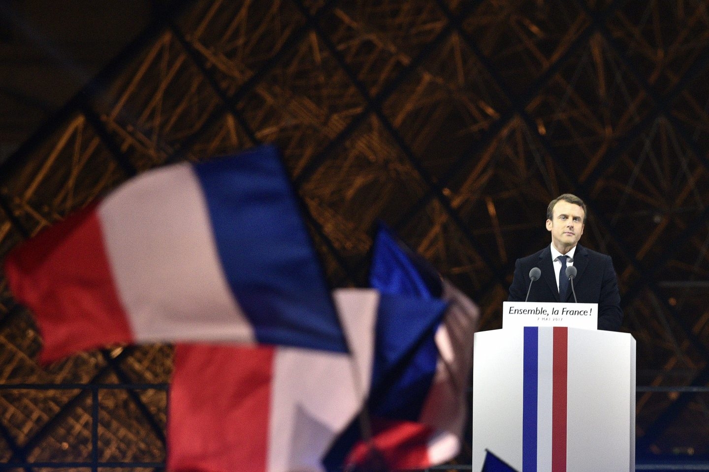 Emmanuel Macron comparece ante sus simpatizantes, tras ser elegido presidente de Francia.