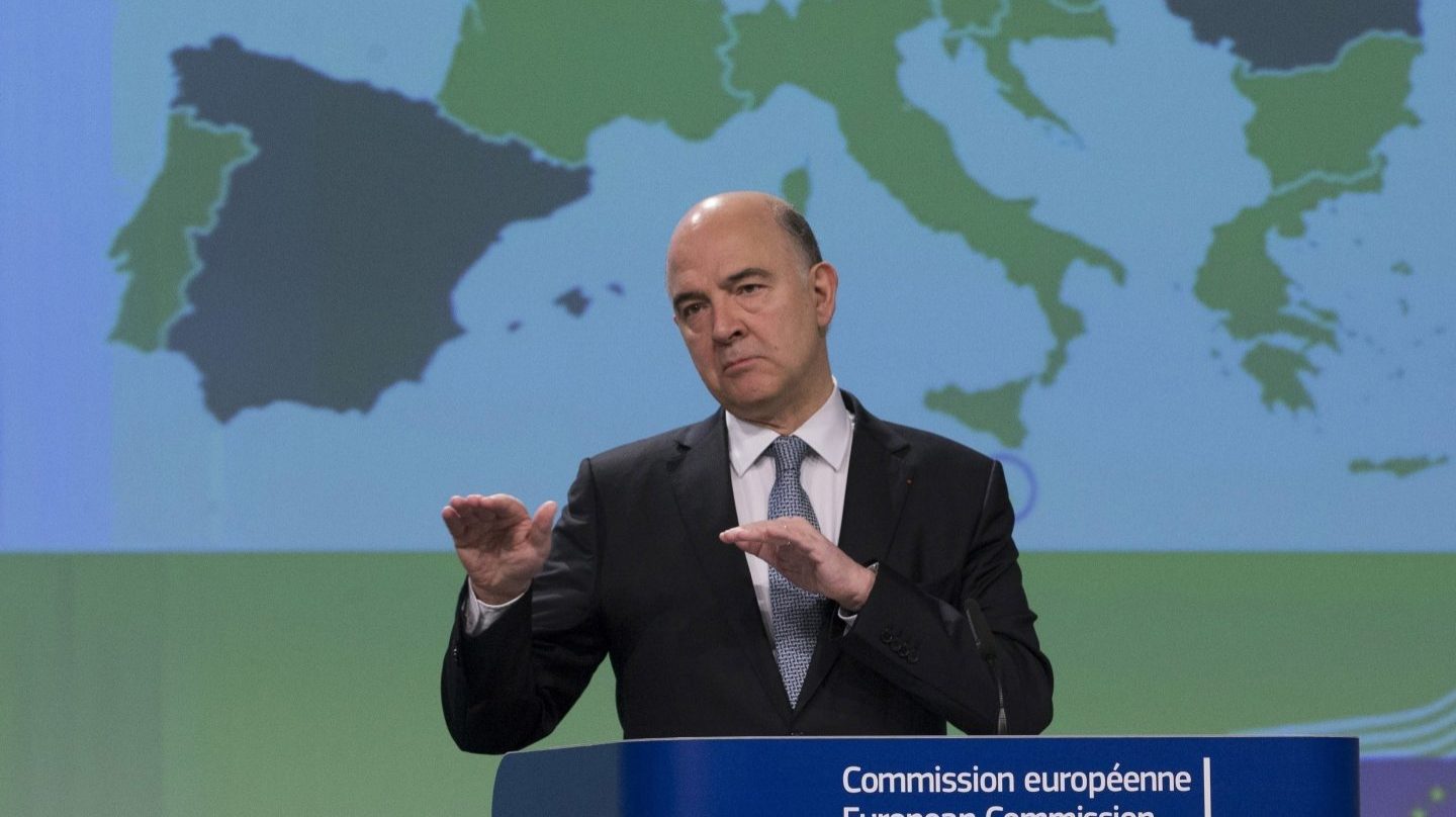 El comisario europeo de Asuntos Económicos, Pierre Moscovici, prevé que España reduzca su deuda pública hasta 2018.