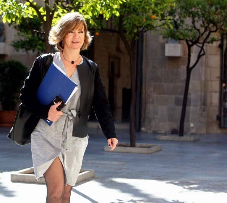 La Fiscalía se querella contra la consellera Borrás por la compra de urnas