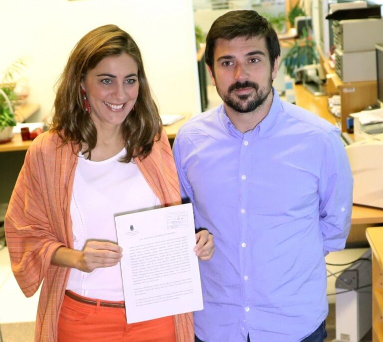 Podemos registra la moción contra Cifuentes: "No puede borrar su pasado"