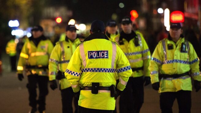 636311048336888416 La Policía, en los alrededores del Manchester Arena.