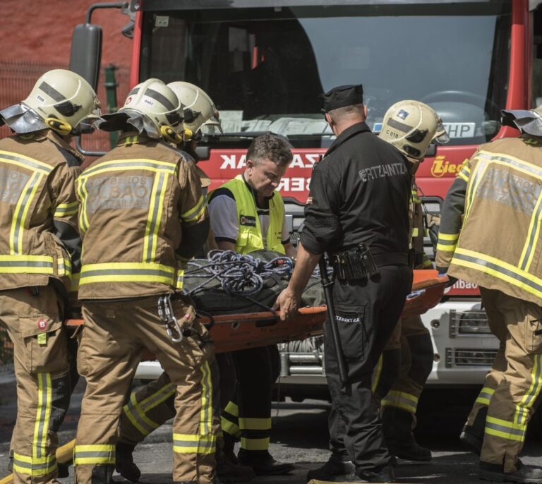 Rajoy y Urkullu expresan su pésame a las familias de los fallecidos en el incendio de Bilbao