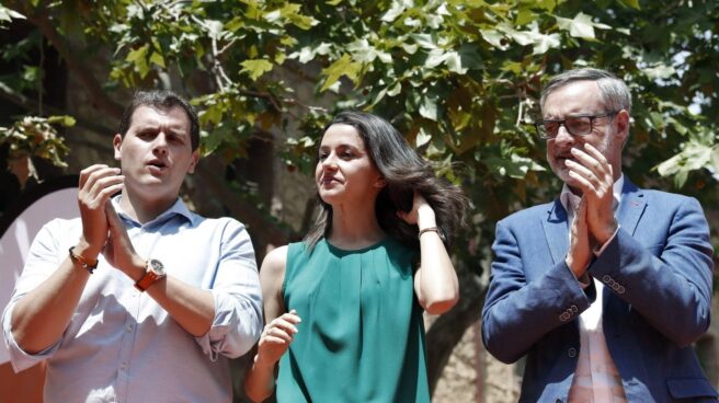 El líder de Ciudadanos, Albert Rivera, junto a Inés Arrimadas y José Manuel Villegas.