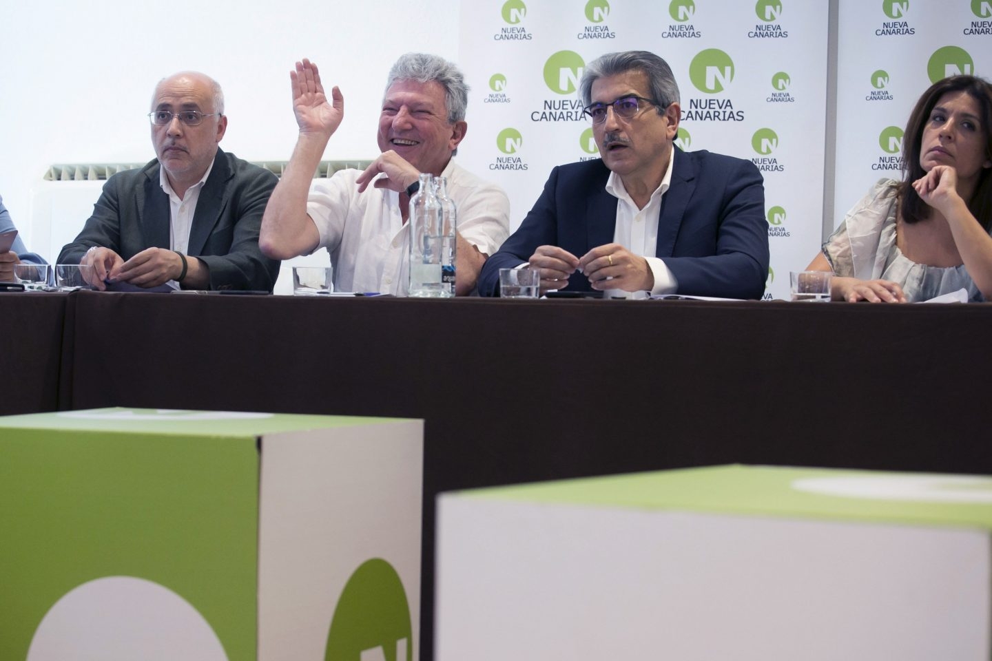 El presidente de Nueva Canarias, Román Rodríguez, junto a Antonio Morales, Pedro Quevedo y Carmen Hernández.