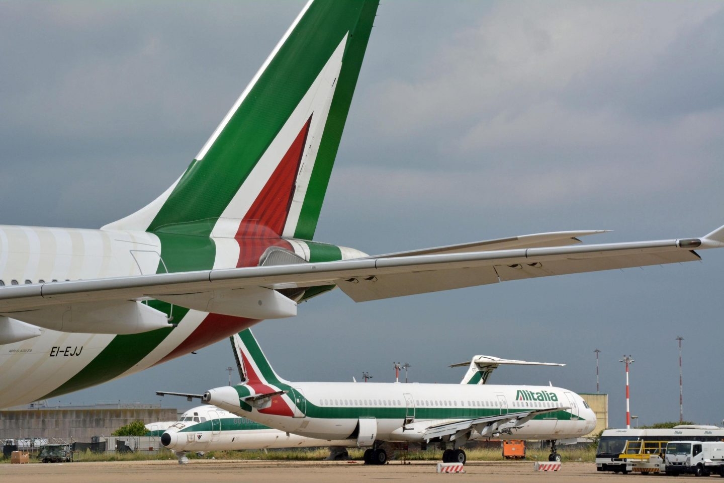 La compañía aérea Alitalia inicia un proceso de quiebra.