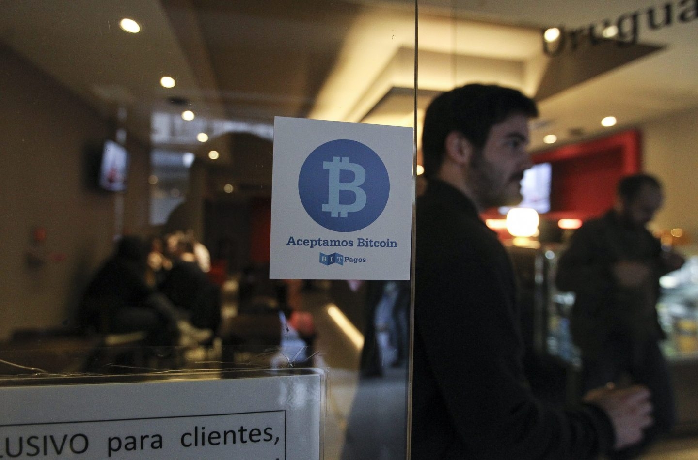 Un local comercial en el que se puede pagar en Bitcoin.