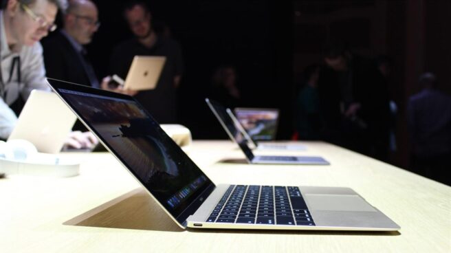 Apple renovará su línea MacBook ante el empuje de los Surface de Microsoft