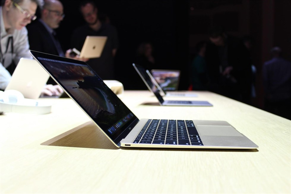 Un MacBook en una Apple Store.