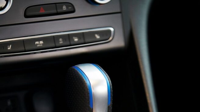 Las versiones GT montan exclusivamente un cambio automático de doble embrague EDC de 6 velocidades. Puede utilizarse de manera manual por medio de unas levas situadas en el volante o de la propia palanca.