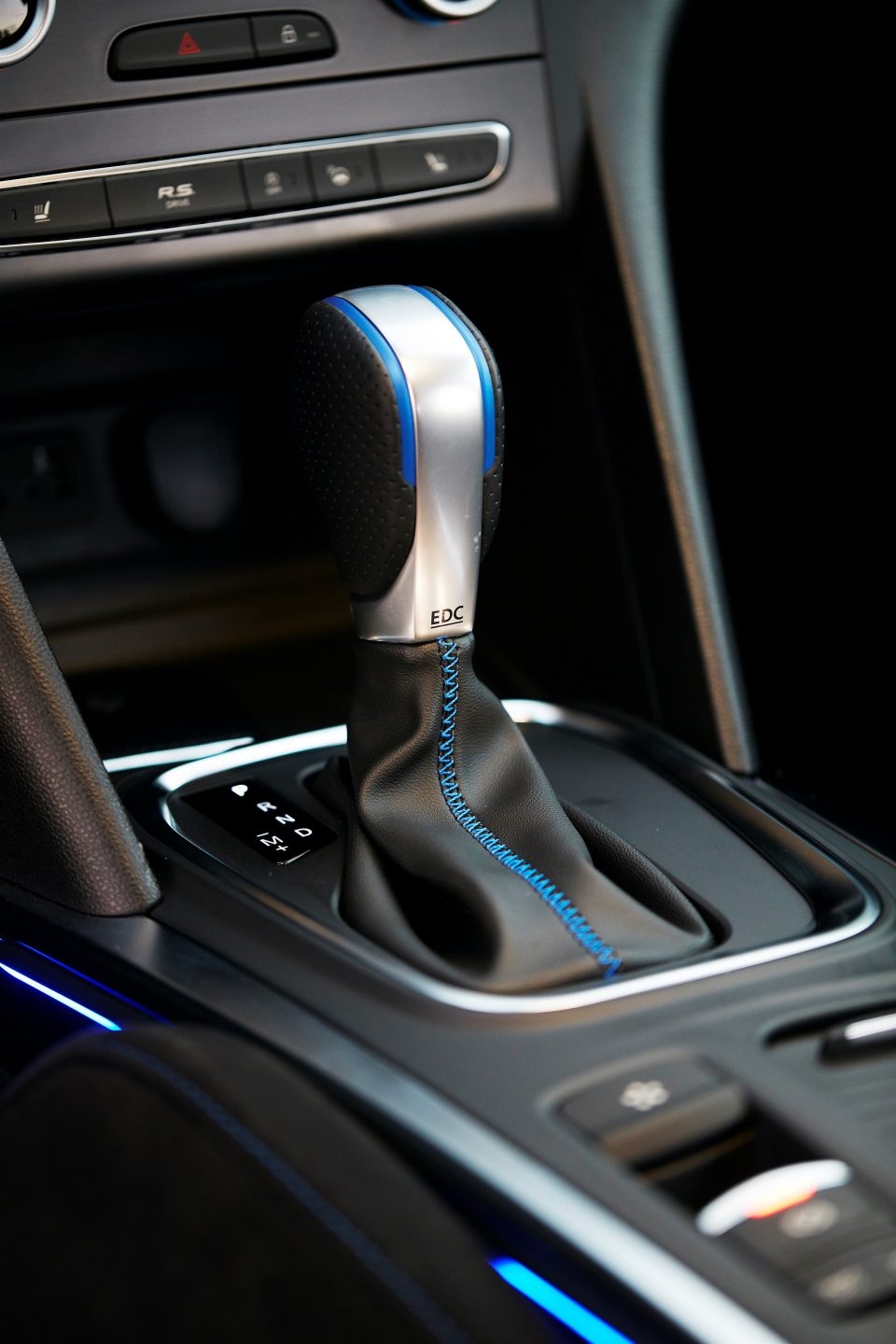 Las versiones GT montan exclusivamente un cambio automático de doble embrague EDC de 6 velocidades. Puede utilizarse de manera manual por medio de unas levas situadas en el volante o de la propia palanca.
