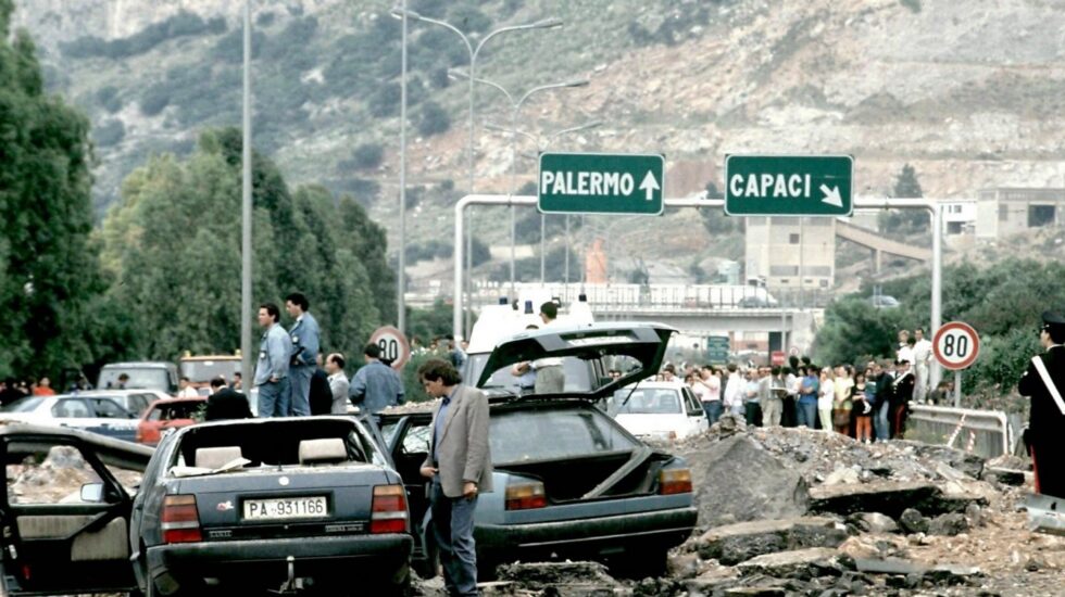 Atentado de la mafia contra el juez Giovanni el 23 de mayo de 1992.