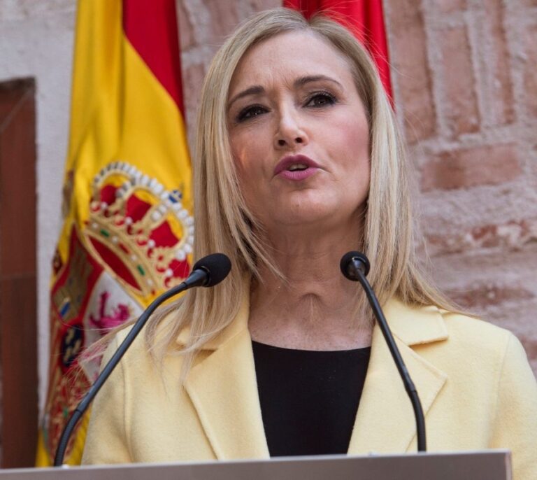 La jefa de protocolo de la Asamblea: no fue "legal" modificar los pliegos de la cafetería