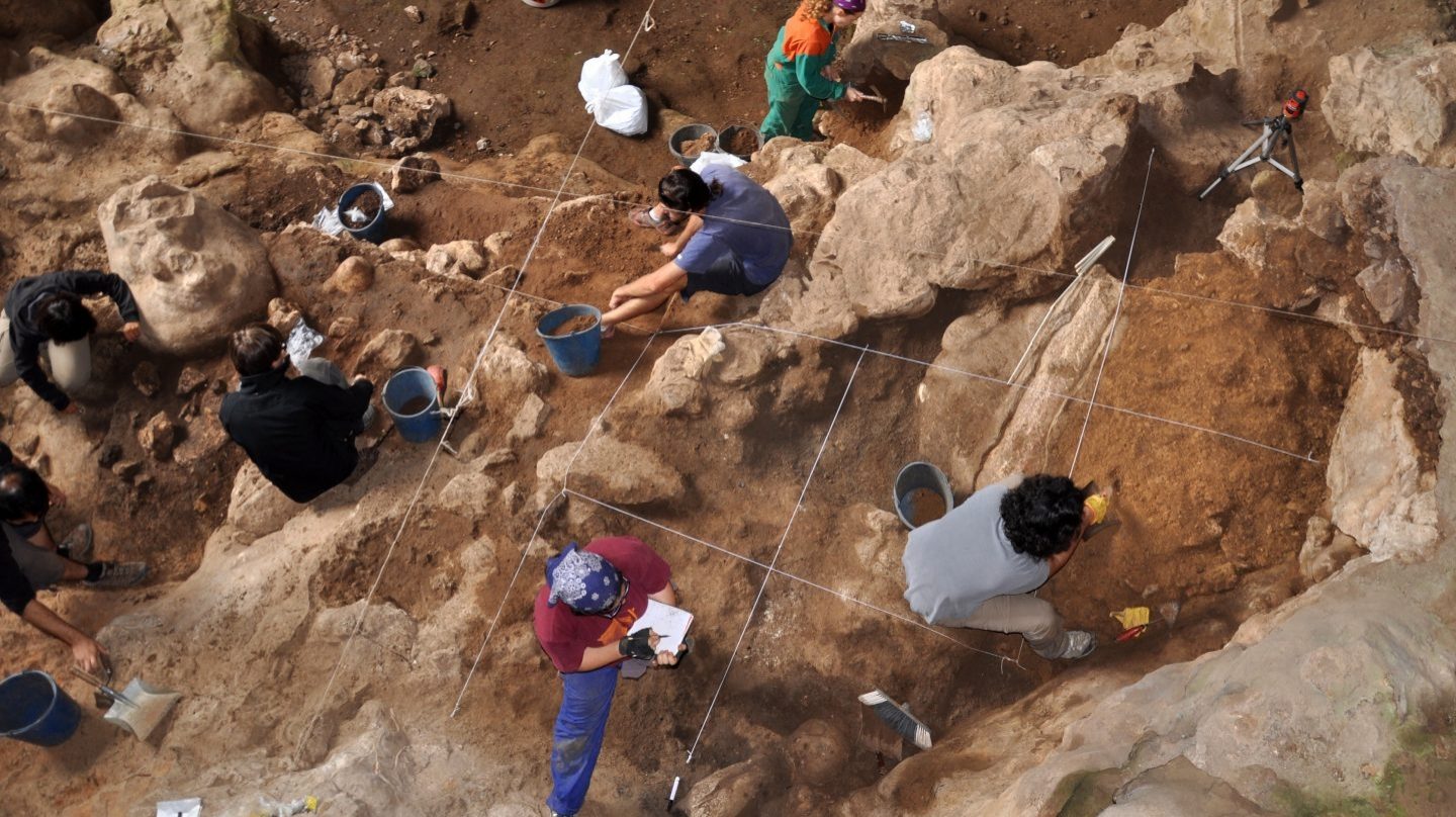 Trabajos en Cova Bonica (Vallirana)