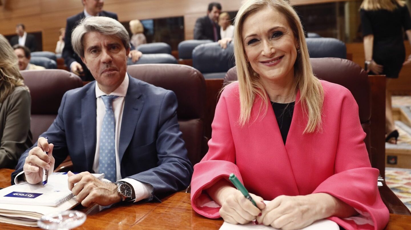 Angel Garrido y Cristina Cifuentes, en la Asamblea de Madrid.