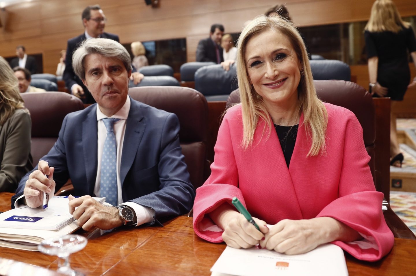 Angel Garrido y Cristina Cifuentes, en la Asamblea de Madrid.