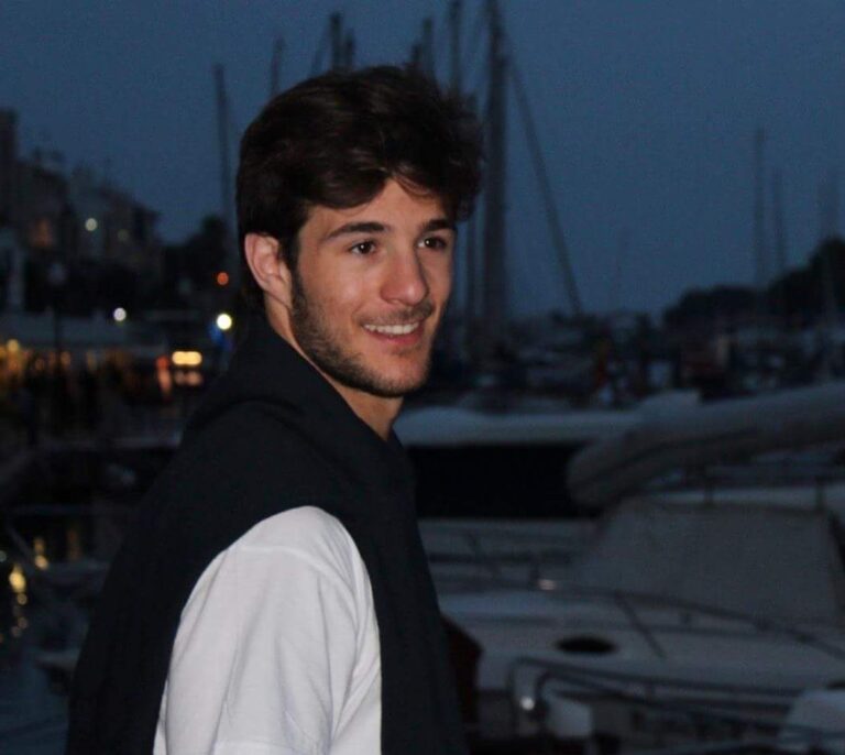 Dos ex compañeros de ikastola agreden a un miembro de las juventudes del PP en Vitoria