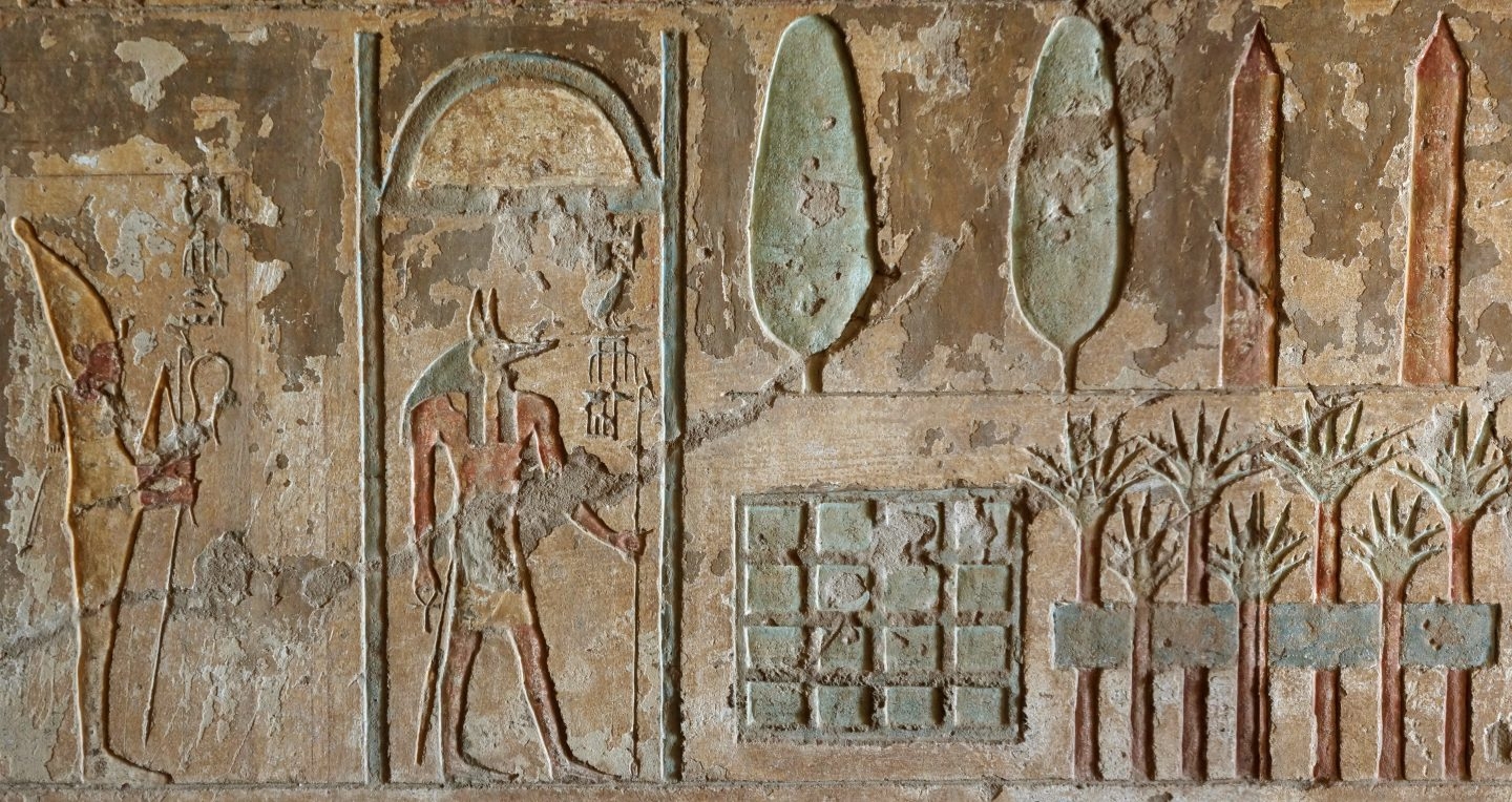 Detalle de tumba de Remini en la que aparece un jardín funerario