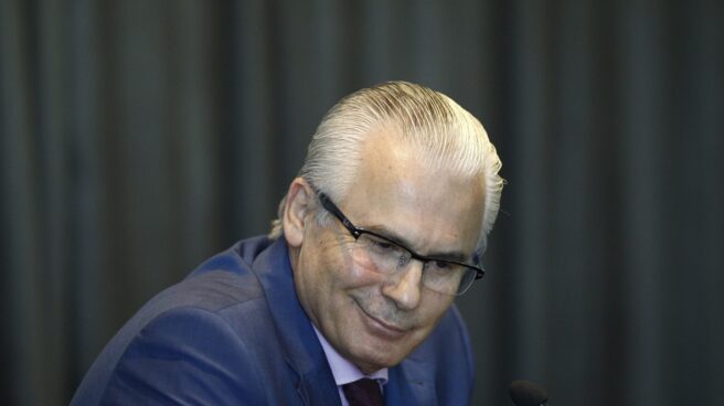 Baltasar Garzón, inhabilitado en 2012 por el Tribunal Supremo, en un acto público. Baltasar Garzón, inhabilitado en 2012 por el Tribunal Supremo, en un acto público.