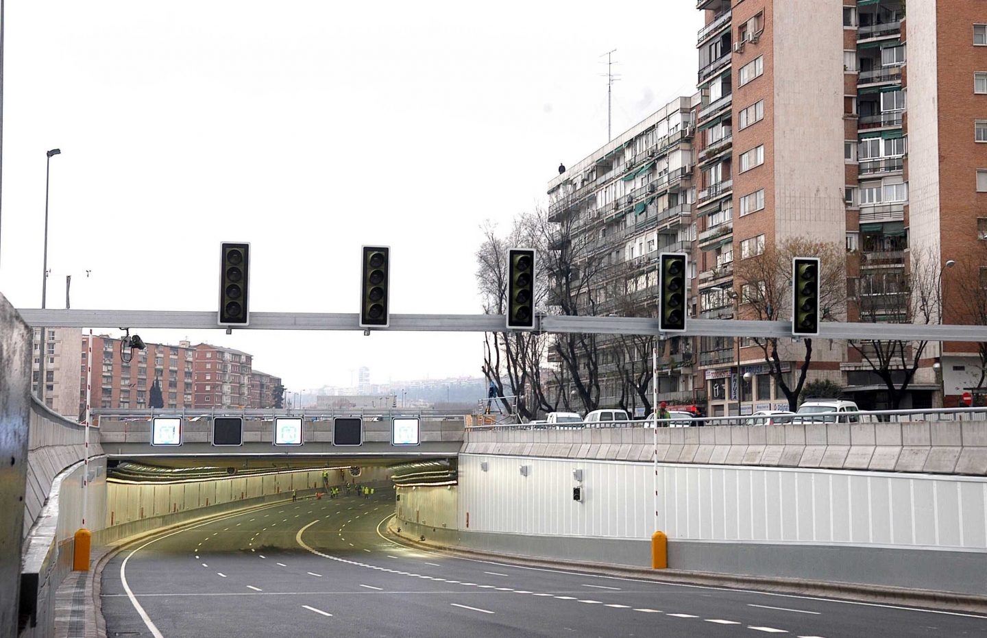 Acceso a uno de los túneles de la M 30 de Madrid.