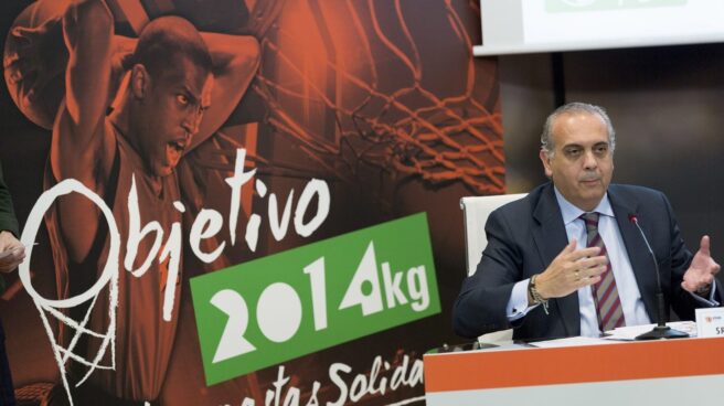 Sáez, en la presentación de una campaña solidaria durante su etapa como presidente de la Federación Española de Baloncesto.