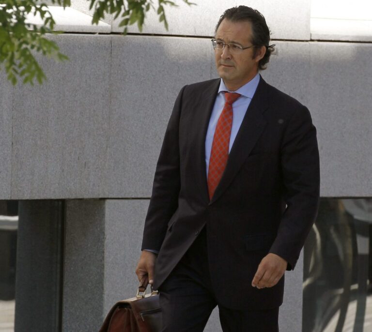 El denunciante de la cuenta suiza de González quiso informar también a Rajoy