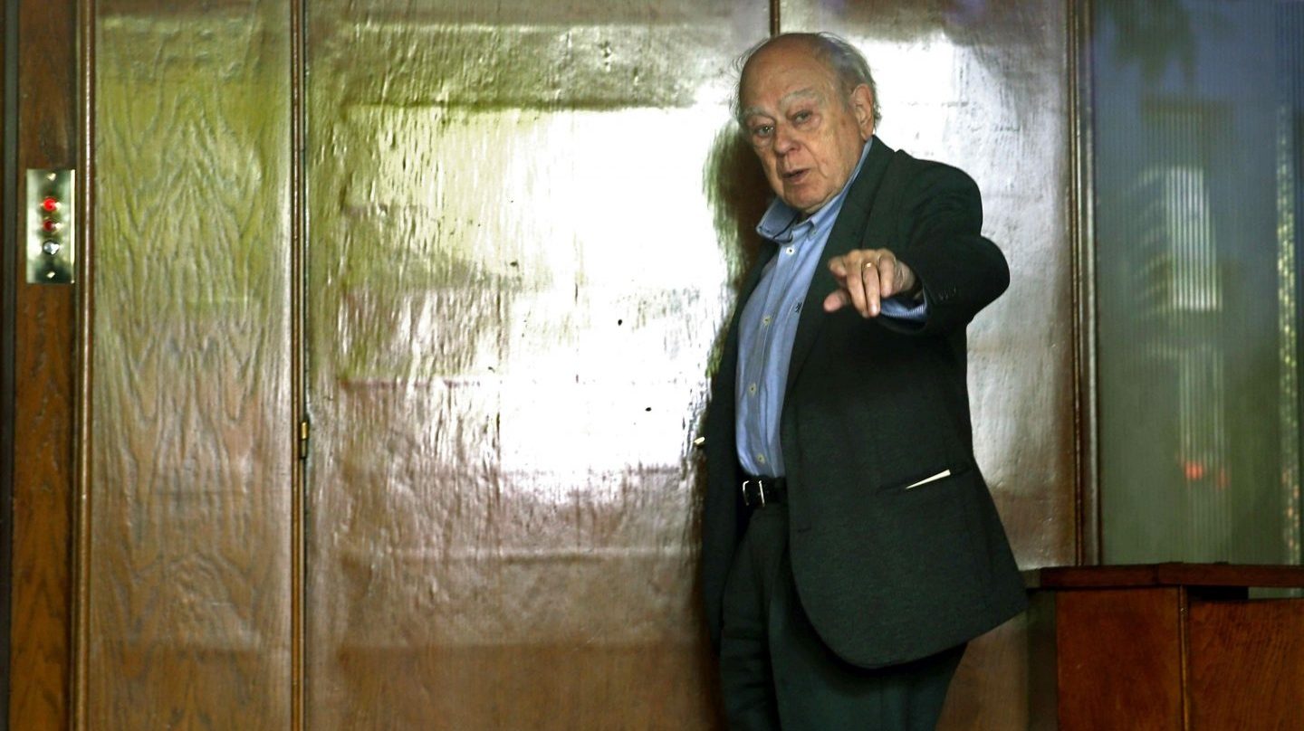 Jordi Pujol, en el portal de su casa de Barcelona.