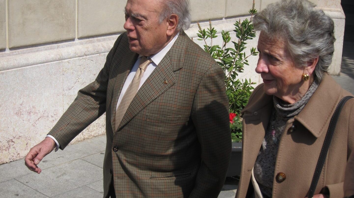 El ex presidente de la Generalitat de Cataluña Jordi Pujol y su esposa, Marta Ferrusola.