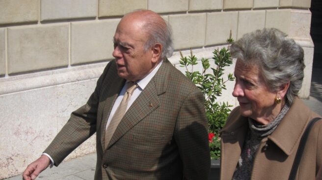 El ex presidente de la Generalitat de Cataluña Jordi Pujol y su esposa, Marta Ferrusola.