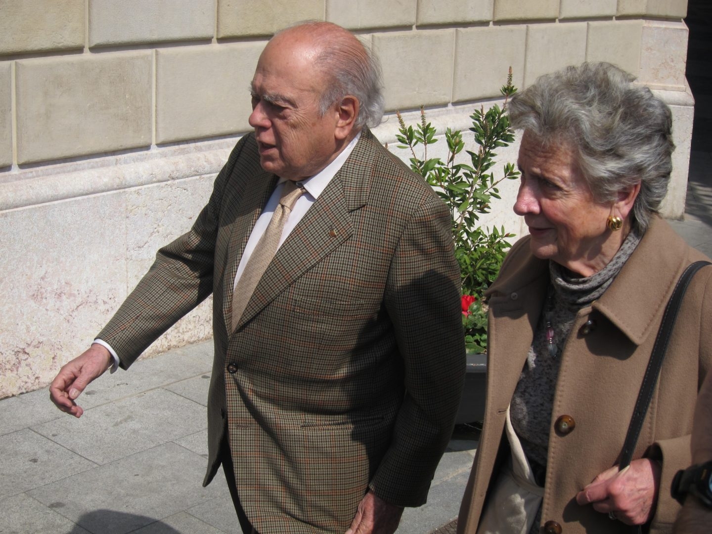 El ex presidente de la Generalitat de Cataluña Jordi Pujol y su esposa, Marta Ferrusola.