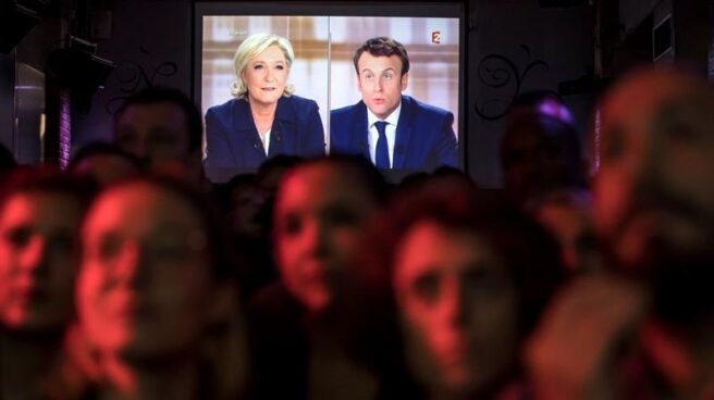 Marine Le Pen y Macron en el debate en televisión.
