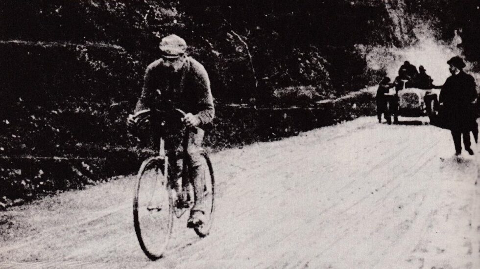 Luigi Ganna, vencedor de la primera edición del Giro de Italia, en 1909.