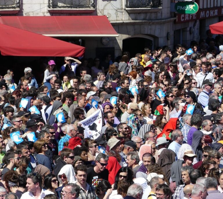 El Gobierno sospecha que militantes de ETA ocultan "armas descontroladas"